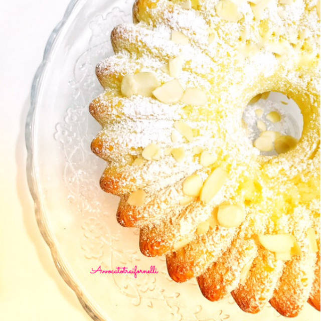 Ciambellone yogurt e mandorle